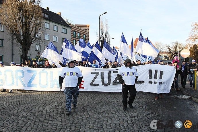 10/41 Przemarsz Kibiców