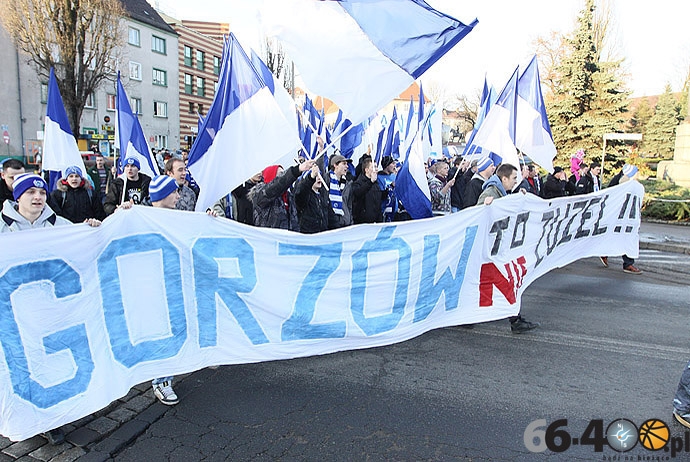 11/41 Przemarsz Kibiców