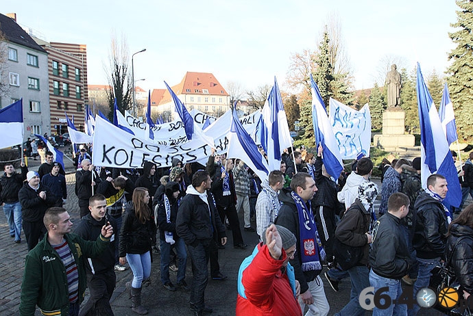 12/41 Przemarsz Kibiców