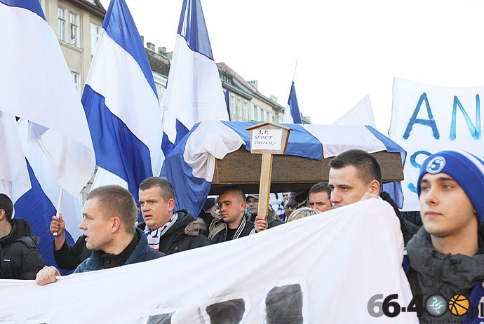 16/41 Przemarsz Kibiców