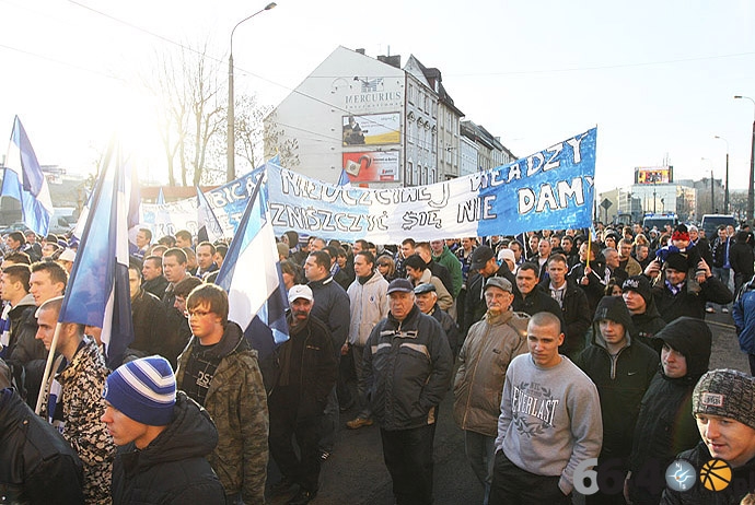 18/41 Przemarsz Kibiców