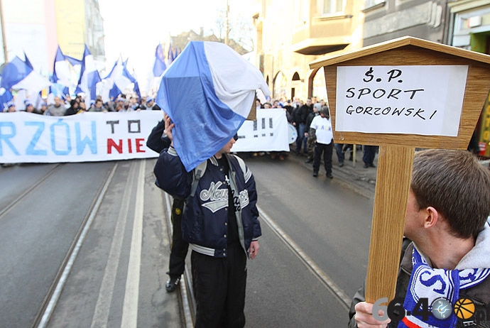 20/41 Przemarsz Kibiców