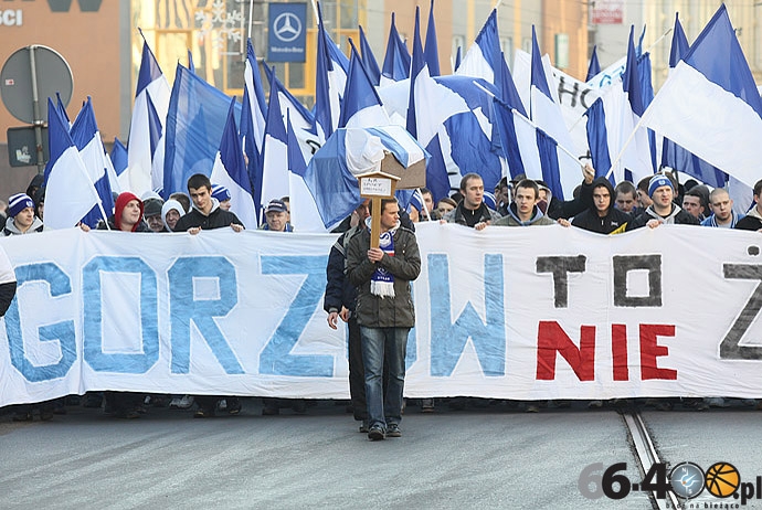 22/41 Przemarsz Kibiców