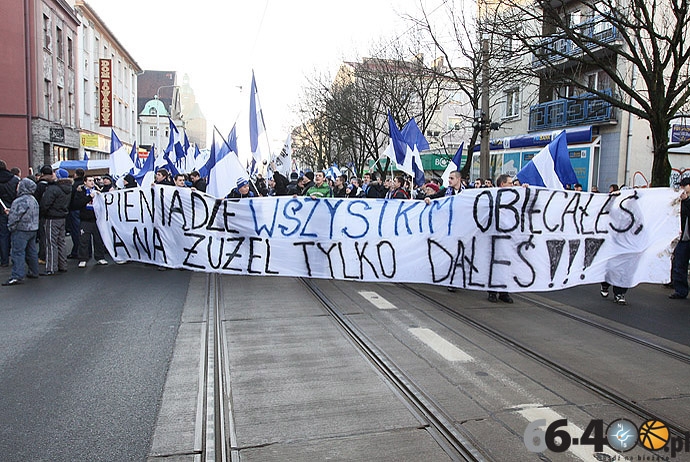 26/41 Przemarsz Kibiców