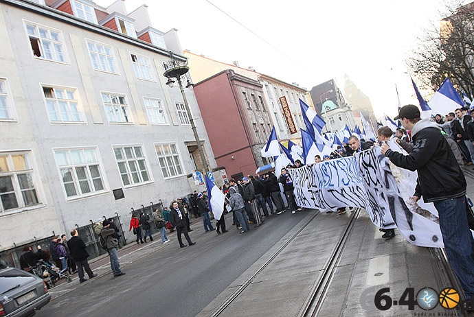 27/41 Przemarsz Kibiców