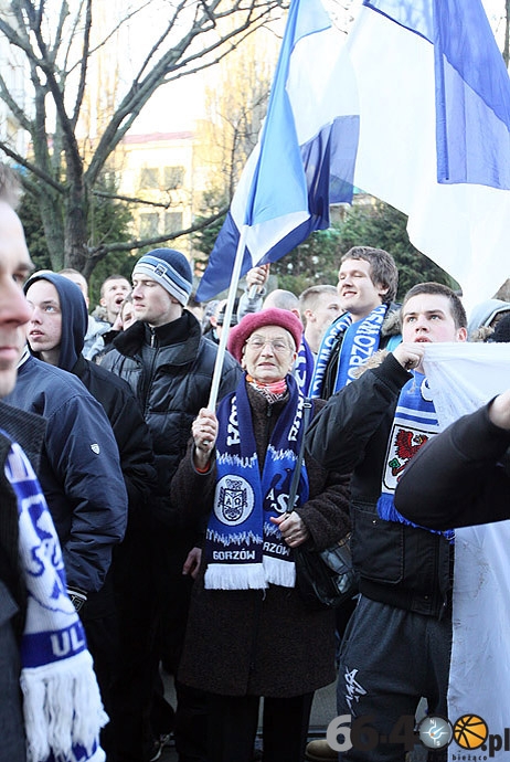 28/41 Przemarsz Kibiców