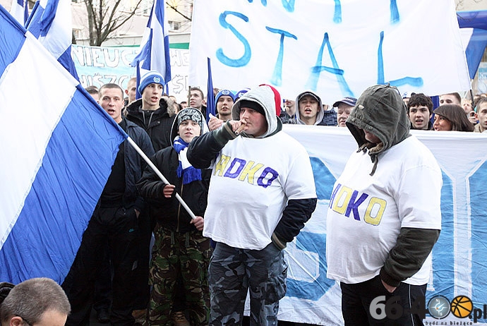 30/41 Przemarsz Kibiców