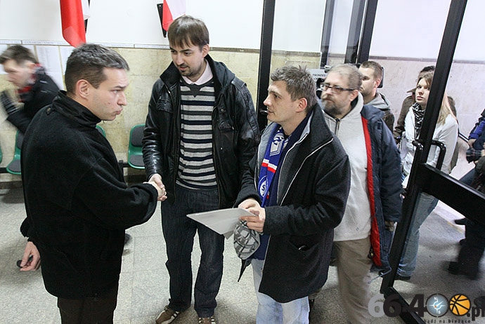 32/41 Przemarsz Kibiców