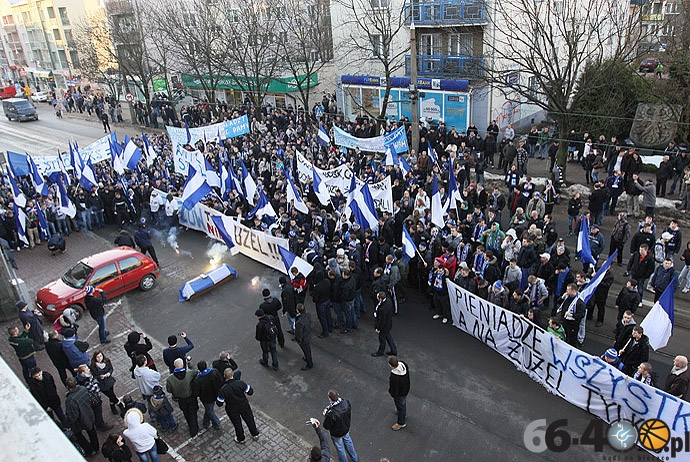 37/41 Przemarsz Kibiców