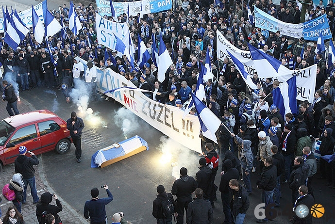 38/41 Przemarsz Kibiców