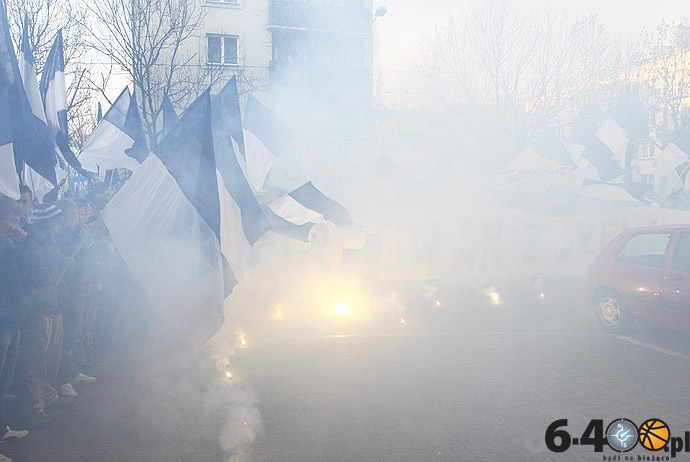 39/41 Przemarsz Kibiców