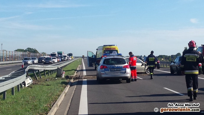 5/6 Toyota rozbiła się o barierkę na S3