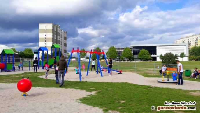 6/9 Nowoczesny plac zabaw w parku Górczyńskim