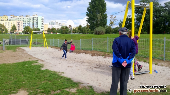 8/9 Nowoczesny plac zabaw w parku Górczyńskim