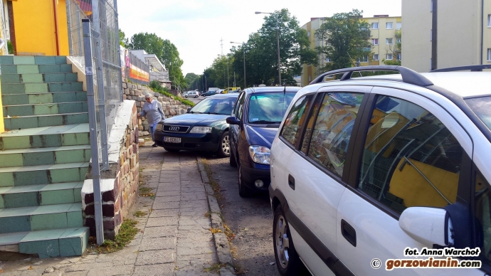 1/7 Dziurawe drogi i chodniki na Słonecznym