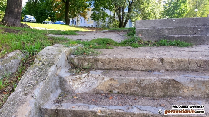 2/7 Dziurawe drogi i chodniki na Słonecznym