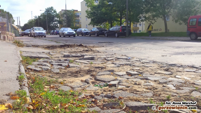 4/7 Dziurawe drogi i chodniki na Słonecznym