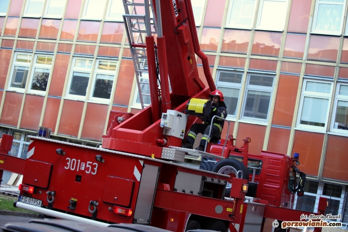 10/11 Strażacki miś w prezencie dla małego pacjenta