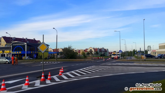 1/11 Zmiany na skrzyżowaniu ul. Okulickiego z Kombatantów i Szarych Szeregów