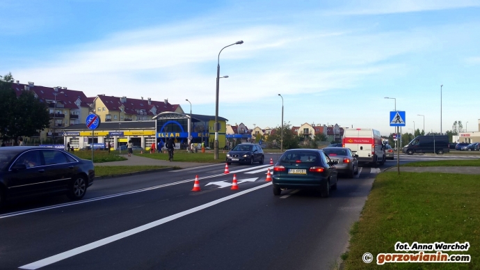 2/11 Zmiany na skrzyżowaniu ul. Okulickiego z Kombatantów i Szarych Szeregów