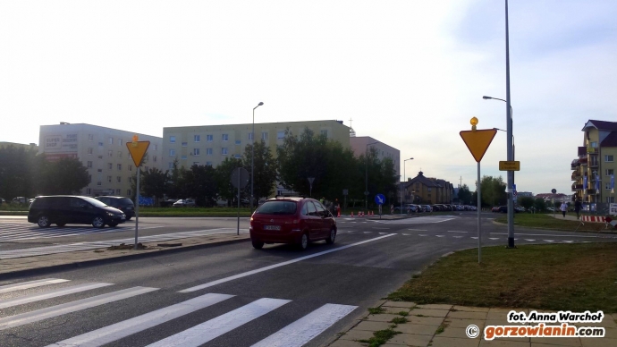 11/11 Zmiany na skrzyżowaniu ul. Okulickiego z Kombatantów i Szarych Szeregów