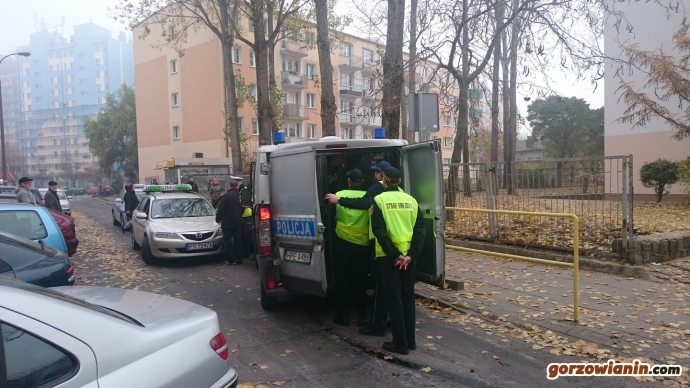 3/7 Policyjny pościg za czarnym audi