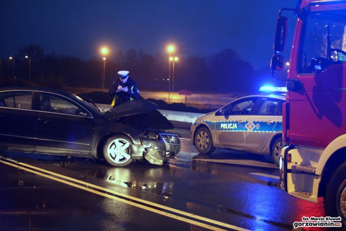 4/9 Czołówka audi i passata na S3