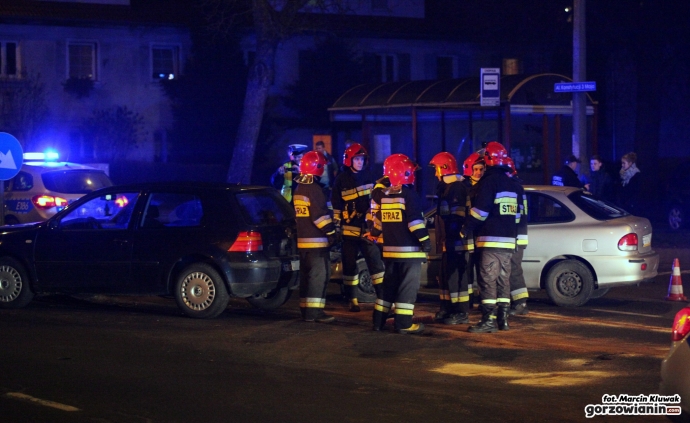 3/8 Zderzenie hyundaia i volkswagena na Konstytucji 3 Maja 
