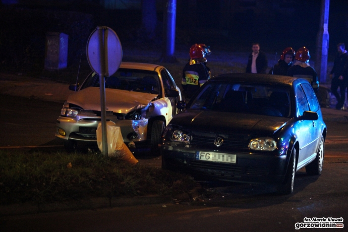 4/8 Zderzenie hyundaia i volkswagena na Konstytucji 3 Maja 