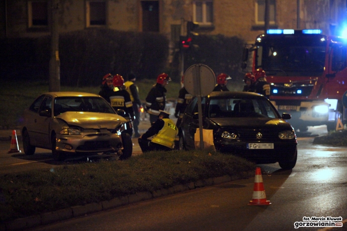 5/8 Zderzenie hyundaia i volkswagena na Konstytucji 3 Maja 