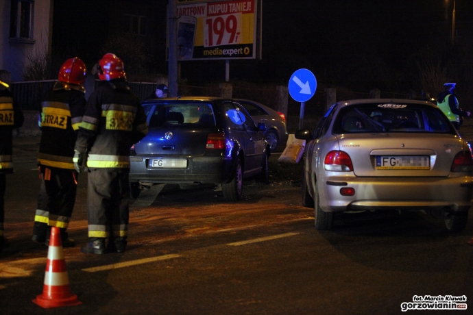 8/8 Zderzenie hyundaia i volkswagena na Konstytucji 3 Maja 