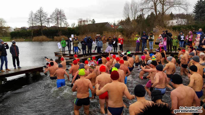 4/19 Gorzowskie morsy biły rekord Guinnessa 