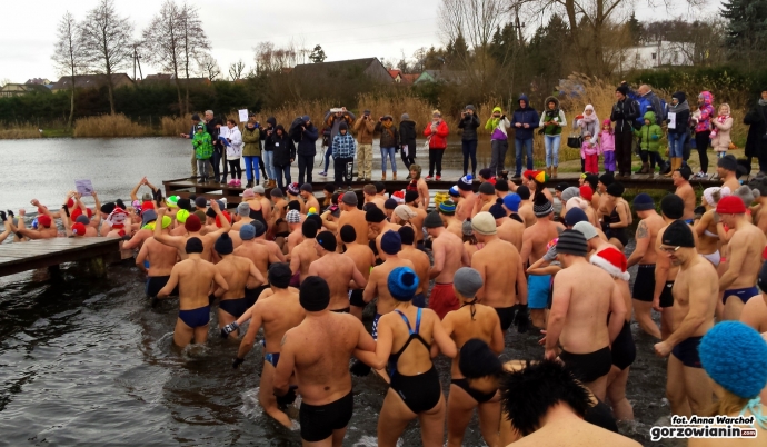 7/19 Gorzowskie morsy biły rekord Guinnessa 