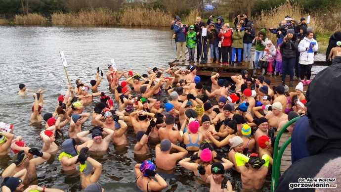 12/19 Gorzowskie morsy biły rekord Guinnessa 