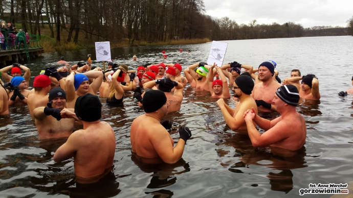14/19 Gorzowskie morsy biły rekord Guinnessa 