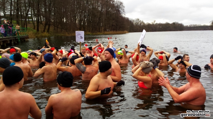 15/19 Gorzowskie morsy biły rekord Guinnessa 