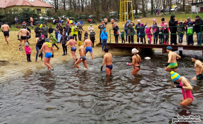 17/19 Gorzowskie morsy biły rekord Guinnessa 