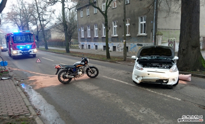 5/5 Mitsubishi potrąciło motocyklistkę 