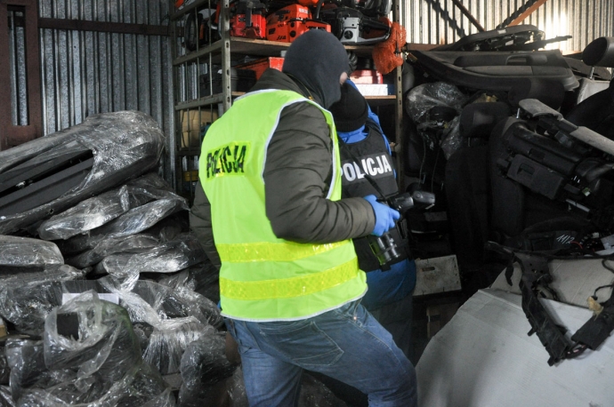 6/10 Skradli samochody warte 10 milionów złotych!