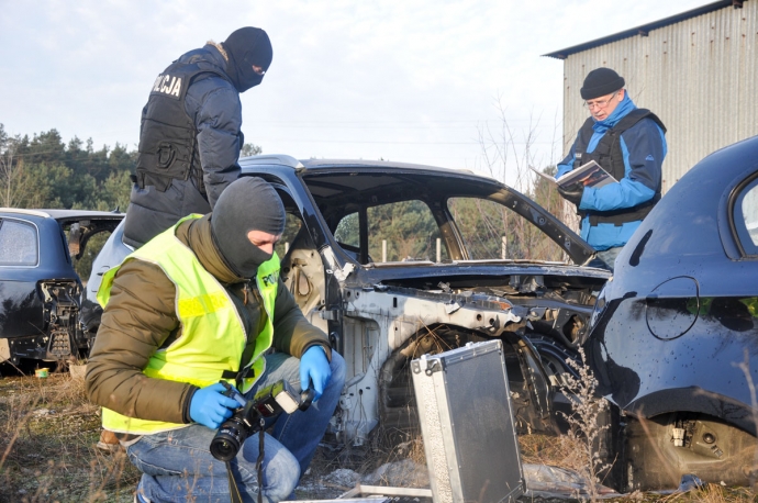 8/10 Skradli samochody warte 10 milionów złotych!