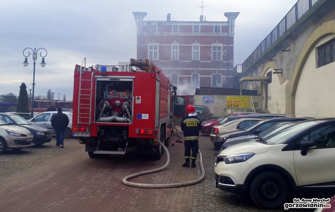 1/6 Pożar blaszaków na bulwarze