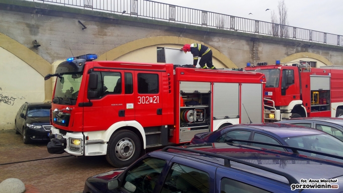 5/6 Pożar blaszaków na bulwarze