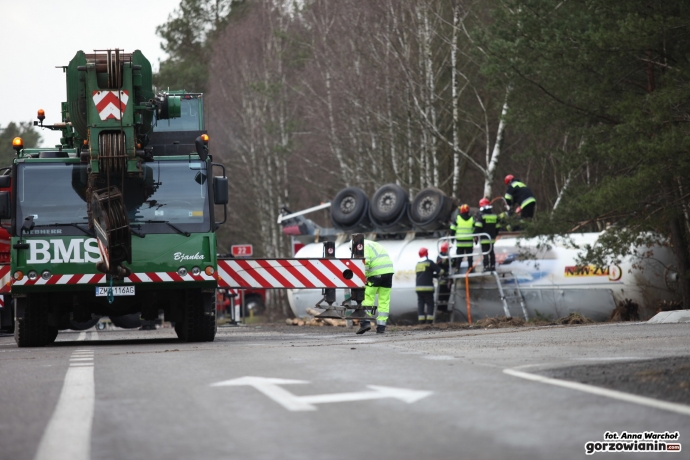 12/14 Cysterna z LPG w rowie na DK 22