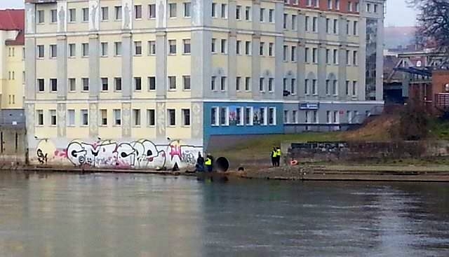 4/4 Zwłoki nad brzegiem rzeki koło Wildomu