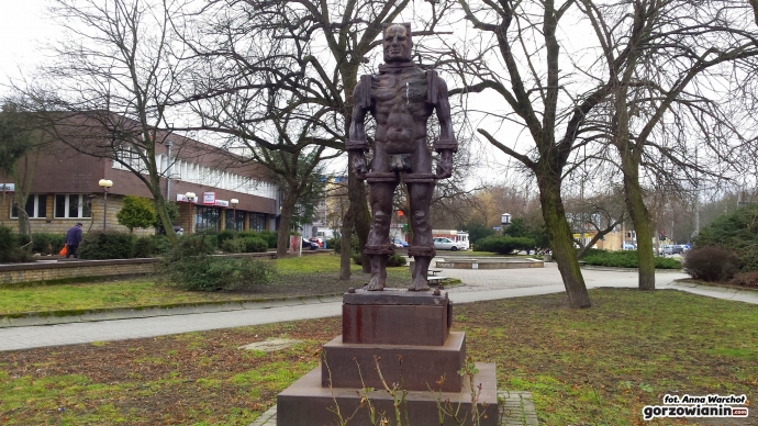 6/6 Bimba i Śfinster w centrum