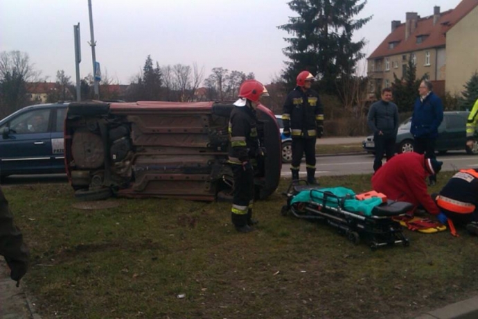 4/6 Poważny wypadek na rondzie Wyszyńskiego