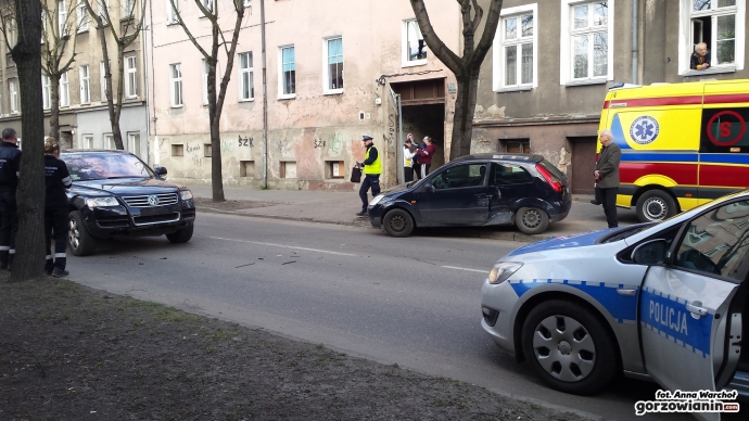 1/6 Zderzenie fiesty i touarega na Wyszyńskiego