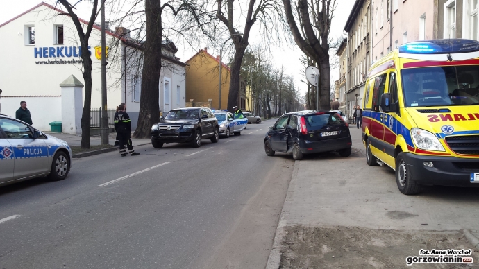 2/6 Zderzenie fiesty i touarega na Wyszyńskiego