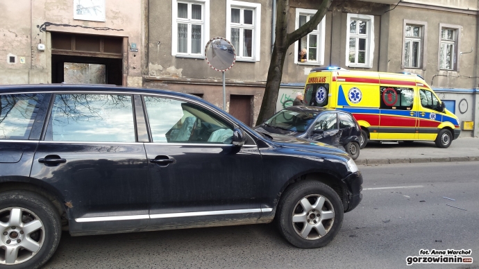 3/6 Zderzenie fiesty i touarega na Wyszyńskiego