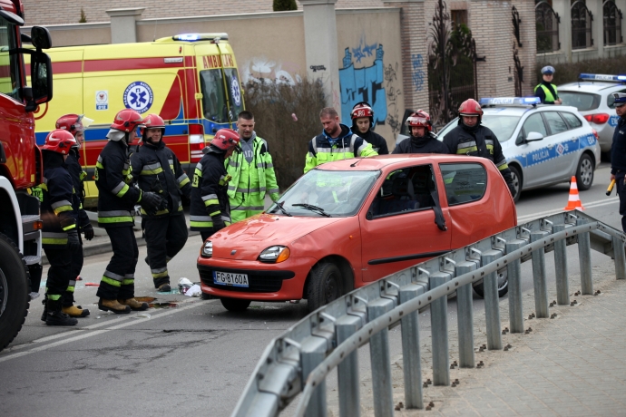 5/5 Fiat seicento wylądował na dachu